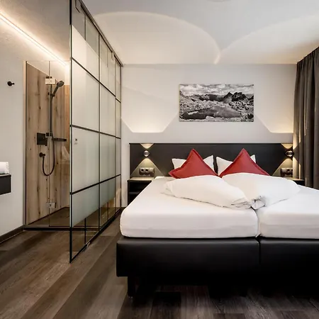 The Black By Regina זולדן