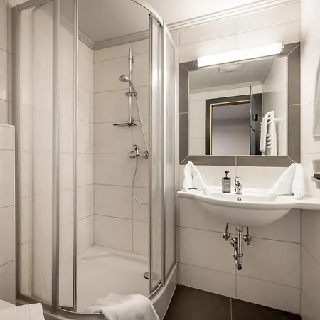 The Black By Regina Apartman *