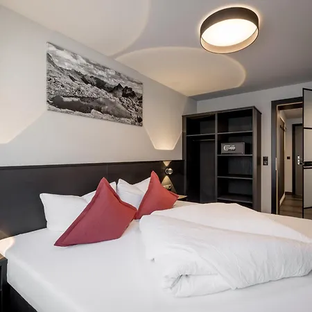 The Black By Regina Solden