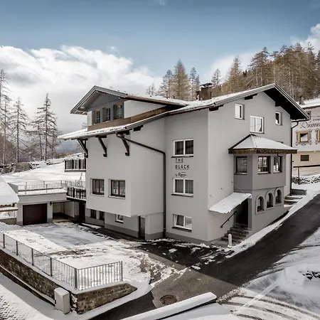 Apartment The Black By Regina *