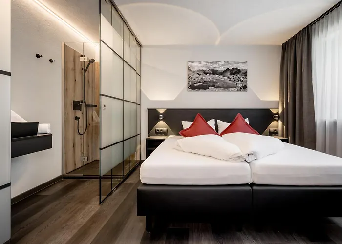 The Black By Regina Solden