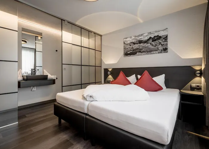 The Black By Regina Solden