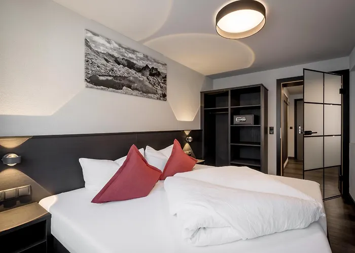 The Black By Regina Solden